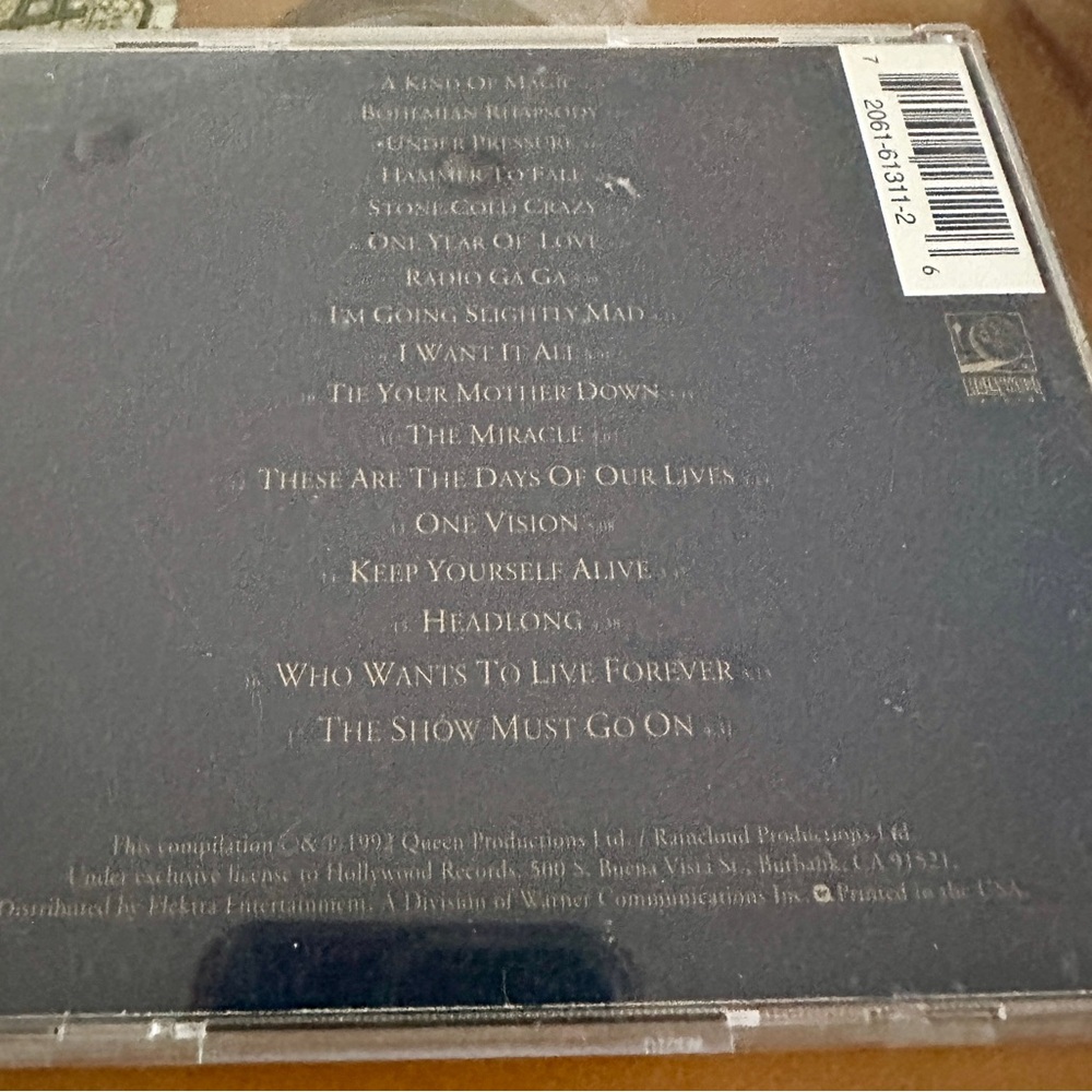 Classic Queen CD - Picture 7 of 7